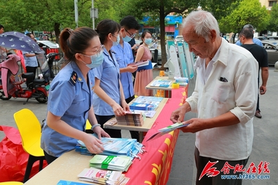 強(qiáng)化質(zhì)量意識(shí) 共筑品質(zhì)蜀山——蜀山經(jīng)開區(qū)市場監(jiān)管所扎實(shí)開展“質(zhì)量月”主題宣傳活動(dòng)